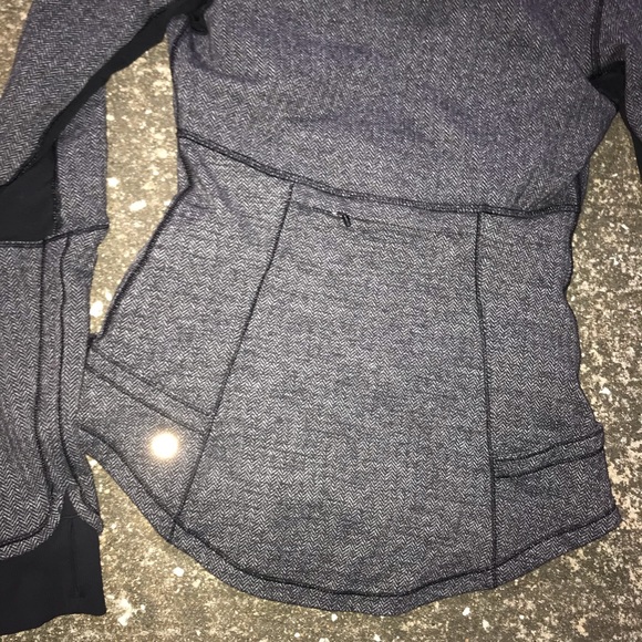 Lululemon jacket long sleeve - Picture 7 of 7